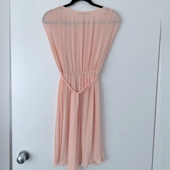 Forever 21 pleated dress - Picture 2 of 2